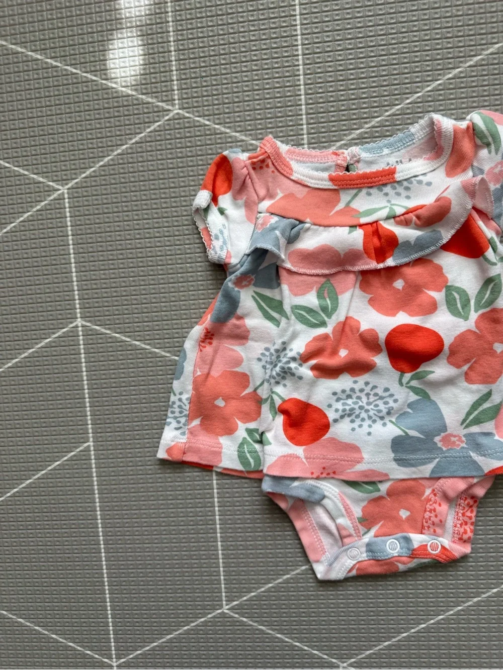 Carters|Baby girl Cute Floral Ruffle Bodysuit onesie dress in Coral & White•••NB